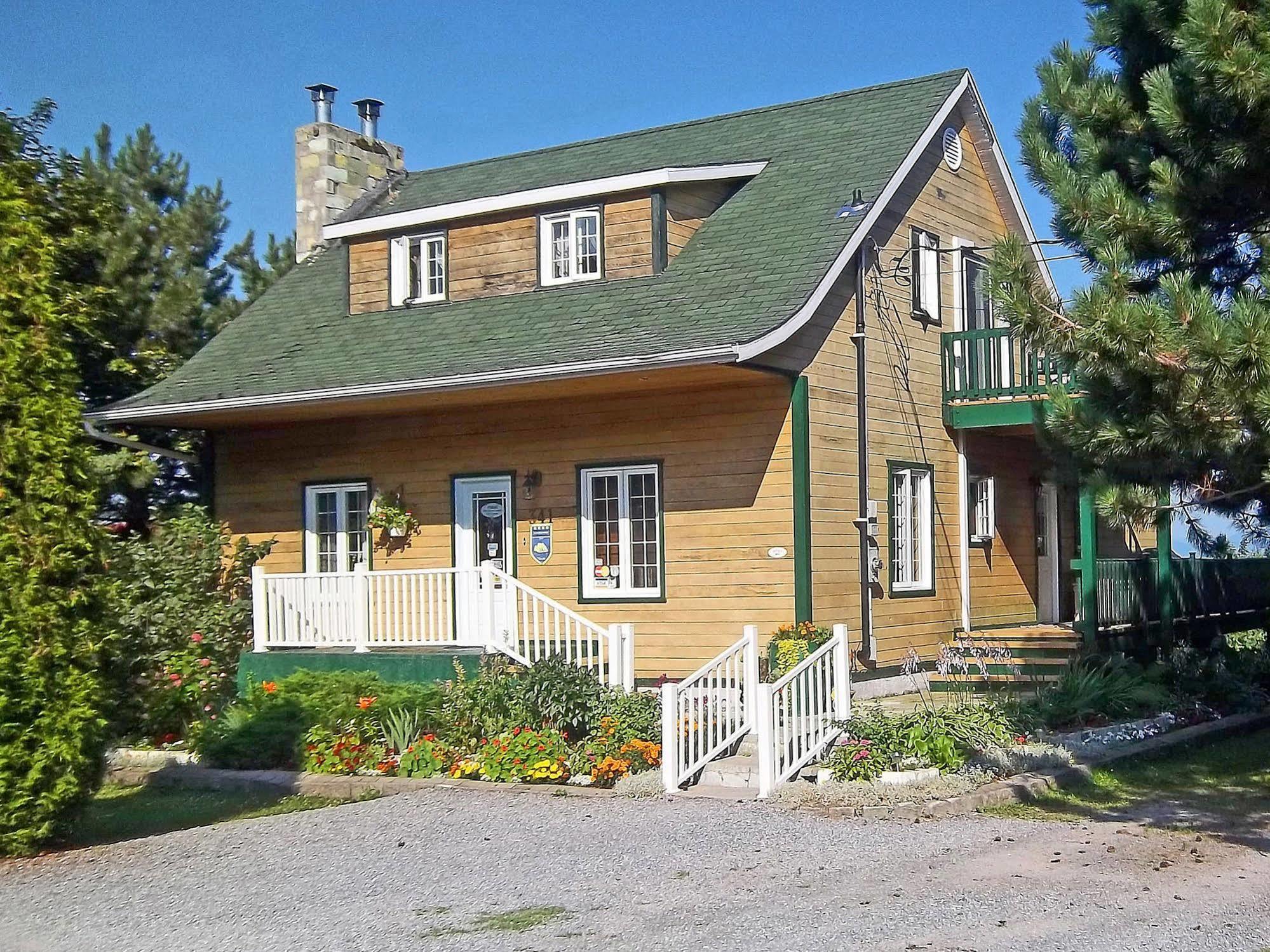 Gîte La Halte Du Verger Bed&Breakfast Rivière-du-Loup Exterior foto